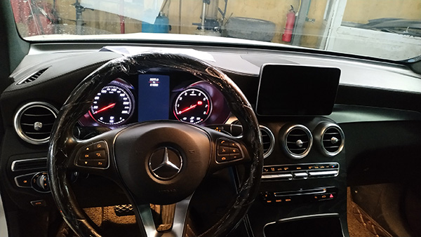 Bảo dưỡng xe GLC - Taplo Mercedes GLC 300