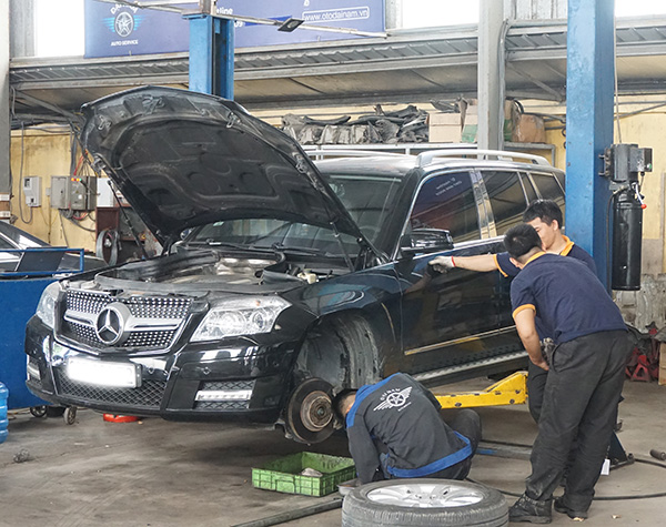 Bảo dưỡng xe Mercedes GLK tới Đại Nam nha