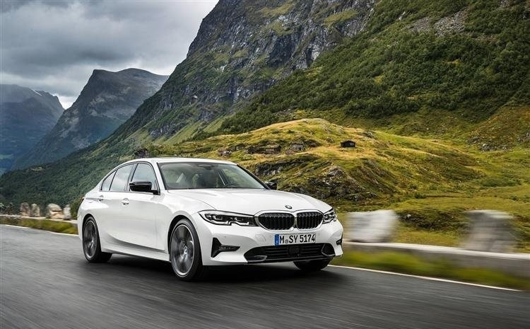 Tổng hợp ý kiến của khách hàng về ưu nhược điểm của BMW 320i 2021