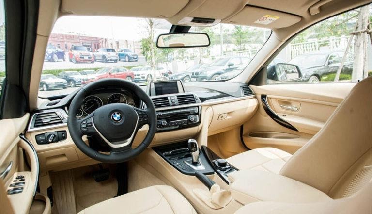 Nội thất của BMW 320i 2021