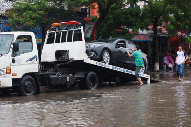 Cứu hộ ô tô bị ngập nước